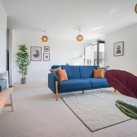 Stylish Apartment With Private Parking Cardiff Esterno foto