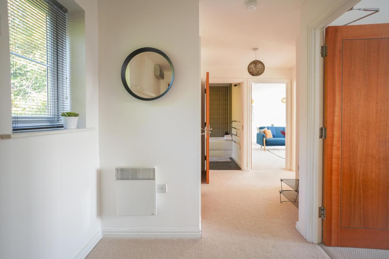 Stylish Apartment With Private Parking Cardiff Esterno foto