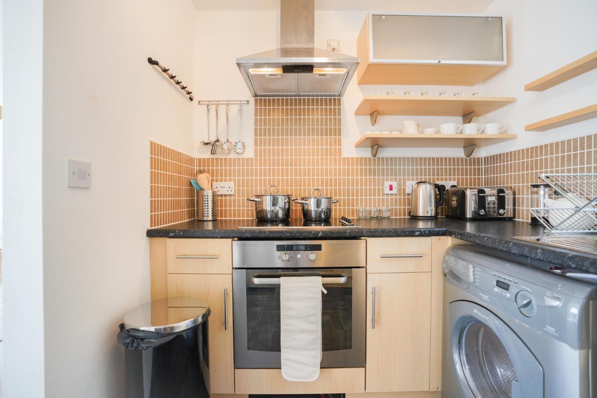 Stylish Apartment With Private Parking Cardiff Esterno foto