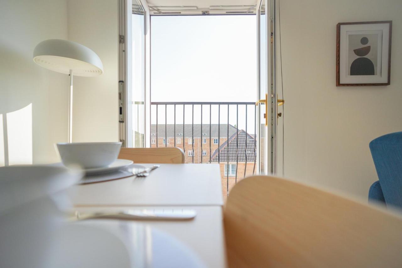 Stylish Apartment With Private Parking Cardiff Esterno foto